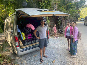 Guests preparing to travel to Sai Chon Rafthouse at Ratchaprapha Pier