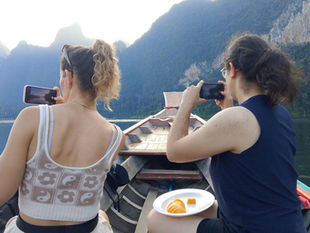 Quiet Moments That Make a Single Night Feel Perfectly Unhurried