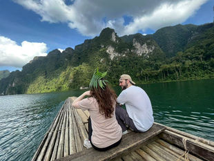 A Thoughtfully Designed Overnight Lake Experience Marked by Calm and Simplicity