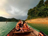 Enjoying Nature’s Calm in a Floating Escape (169)