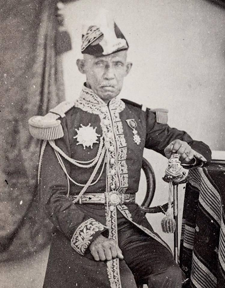 พระบาทสมเด็จพระปิ่นเกล้าเจ้าอยู่หัว ทรงเป็นพระมหากษัตริย์ไทยในรัลกาลที่ 4 (พระองค์ที่ 2) แห่งราชวงศ์จักรี ดำรงพระยศ 2 เมษายน พ.ศ. 2394 - 7 มกราคม พ.ศ. 2408