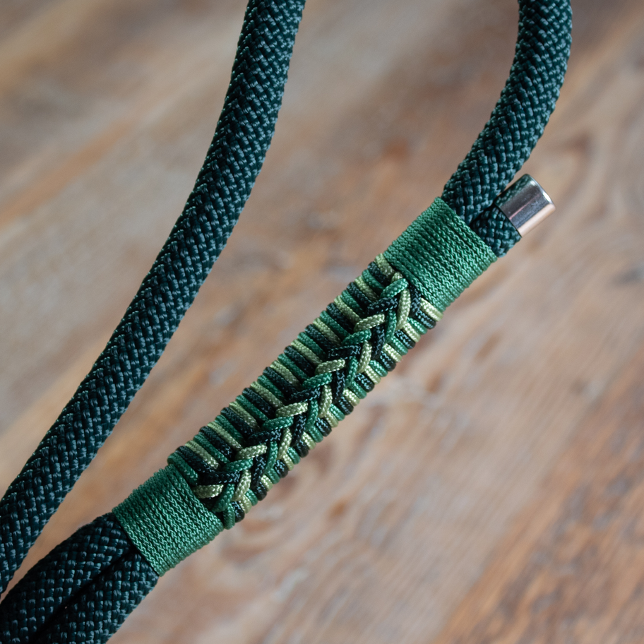 Close up of webbing on green rope dog leash