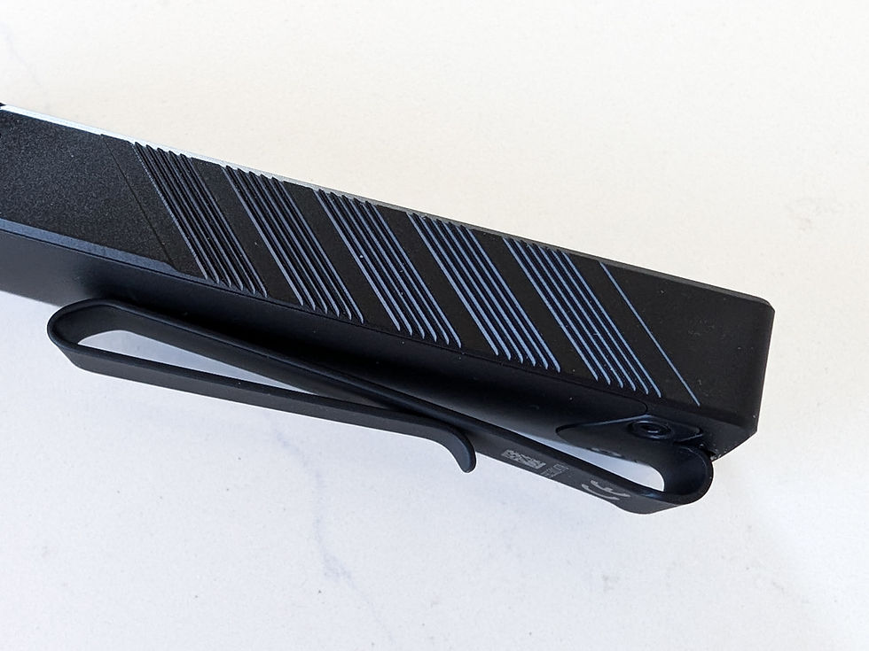 Olight ArkPro Lite knurling and 2-way pocket clip.