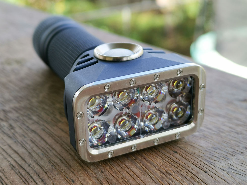 Emisar DT8 Flashlight