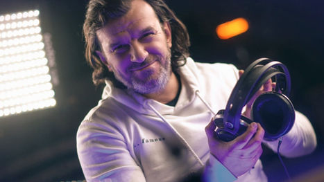 Aca Lukas peva i vodi TV emisiju