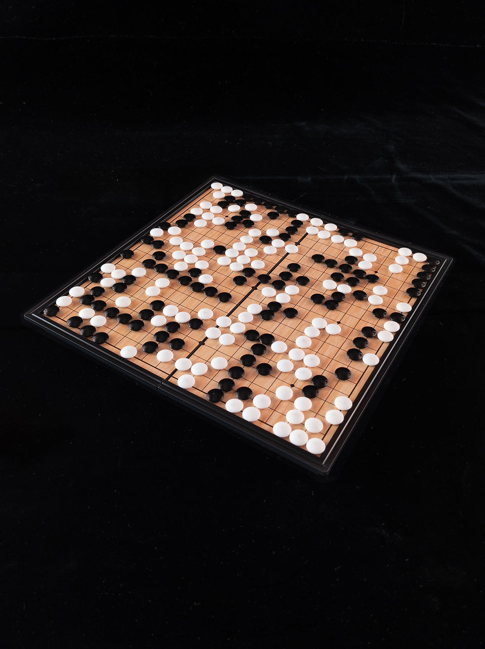 Thumbnail: Magnetic, folding travel Go set