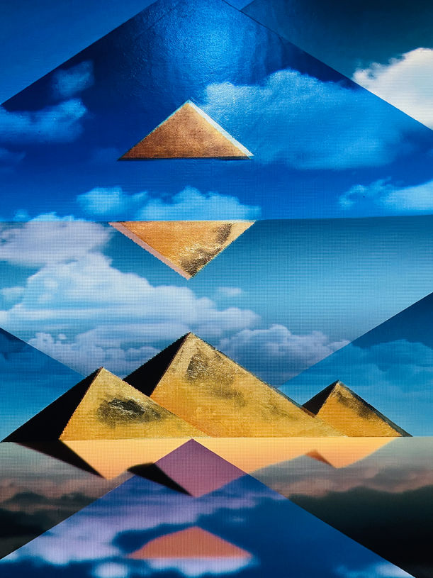 Golden Resonance (2023)
Oil paint & Light art installation
47" diameter
Austin