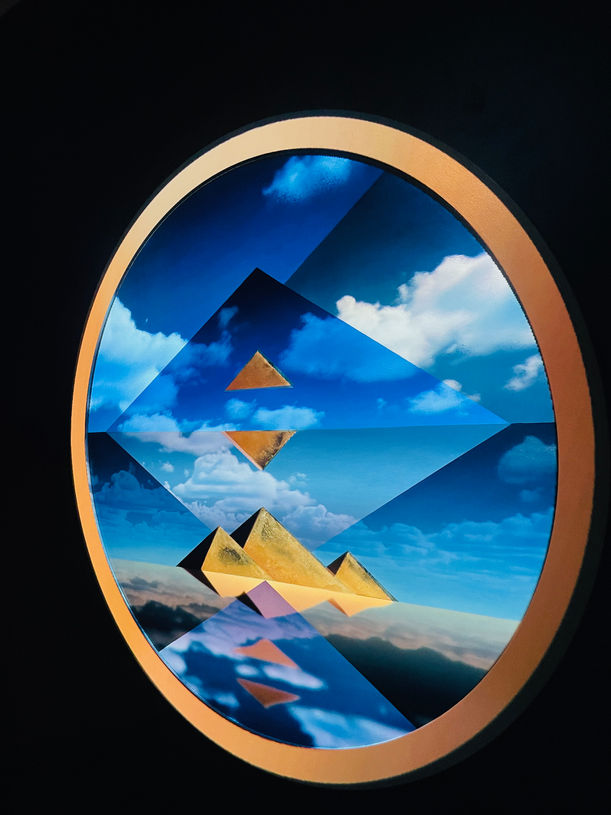 Golden Resonance (2023)
Oil paint & Light art installation
47" diameter
Austin