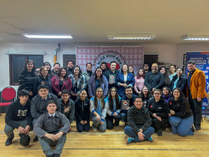 Jóvenes y autoridades se reúnen en conversatorio convocado por INJUV y voluntariado Elige Vivir Bien, Vive Feliz