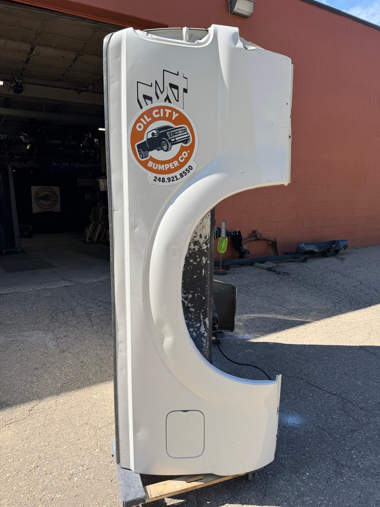 FORD SUPER DUTY SHORT BOX 2011 to 2016 6’9” BED OXFORD WHITE