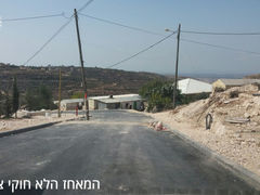 מי היא החברה או הקבלן העובד במאחז הלא חוקי צור שלם?
