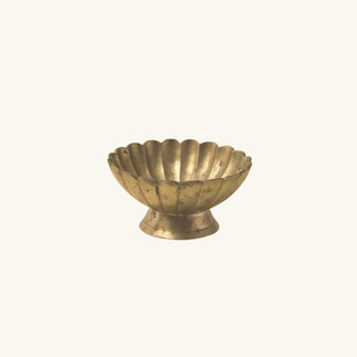 brass style scalloped pedestal dish