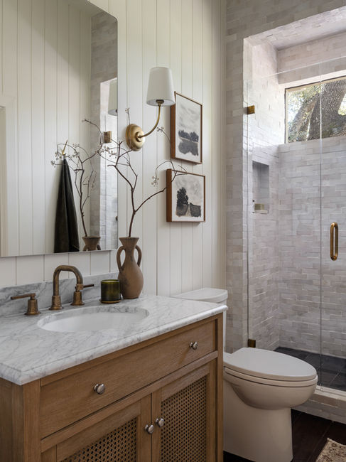 Calacatta marble countertop in a bathroom design