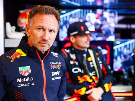 Red Bull Racing ha puesto fin a la etapa de Christian Horner como director del equipo tras 20 años al mando. La decisión, oficializada hoy, miércoles 9 de julio de 2025, se produce en medio de una temporada turbulenta marcada por bajo rendimiento, el equipo es cuarto en el campeonato de constructores, con la salida de figuras clave como Adrian Newey y tensiones internas que se arrastraban desde hace meses. Horner, pieza fundamental en la construcción del imperio Red Bull en la Fórmula 1, deja un legado de ocho títulos de pilotos y seis de constructores, además de haber liderado la consolidación de Max Verstappen como estrella del deporte.