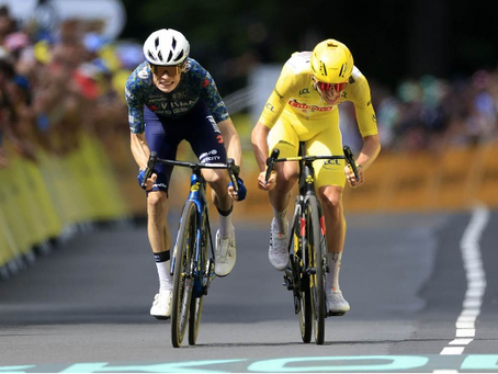 El ciclismo, ese deporte de resiliencia, paciencia y resistencia de mantener la vista frente al televisor cuando tu competidor favorito ataca o ayuda a sus gregarios, este deporte que siempre ha estado presente en el panorama colombiano como deporte nacional.
