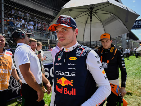 La Fórmula 1 atraviesa una de sus tramas más intensas de los últimos años: Max Verstappen, actual tricampeón del mundo, estaría evaluando seriamente dejar Red Bull antes de que finalice su contrato en 2028. Los rumores sobre un posible fichaje por Mercedes se han intensificado en los últimos días, y aunque el rendimiento deportivo del equipo es un factor a tener en cuenta, la crisis parece tener un componente interno mucho más delicado: la figura de Christian Horner.