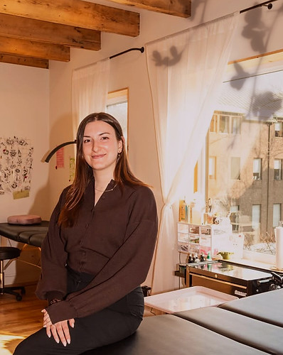 female tattoo artist fine line montreal
