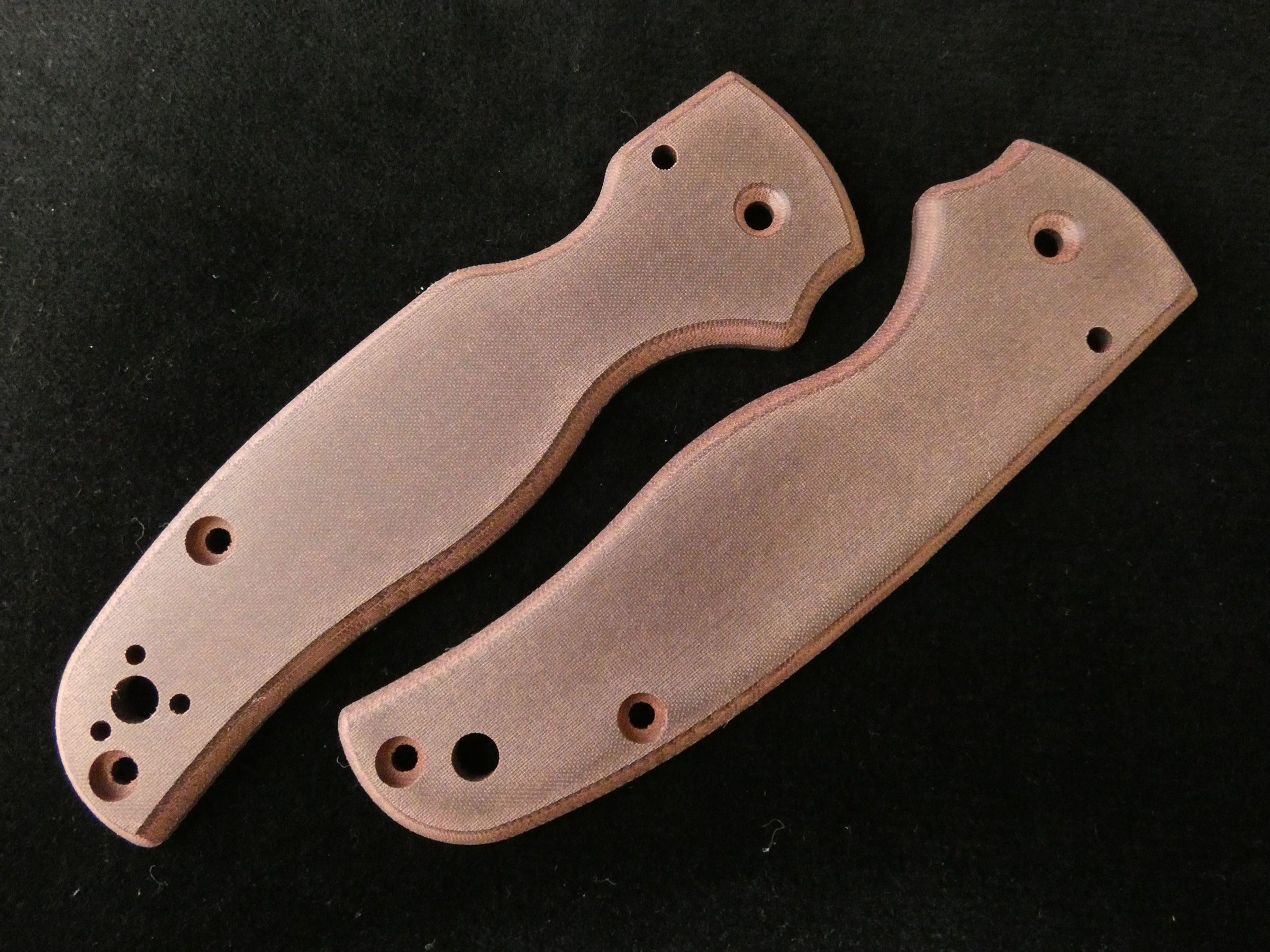 Spyderco Shaman Maroon Linen Micarta