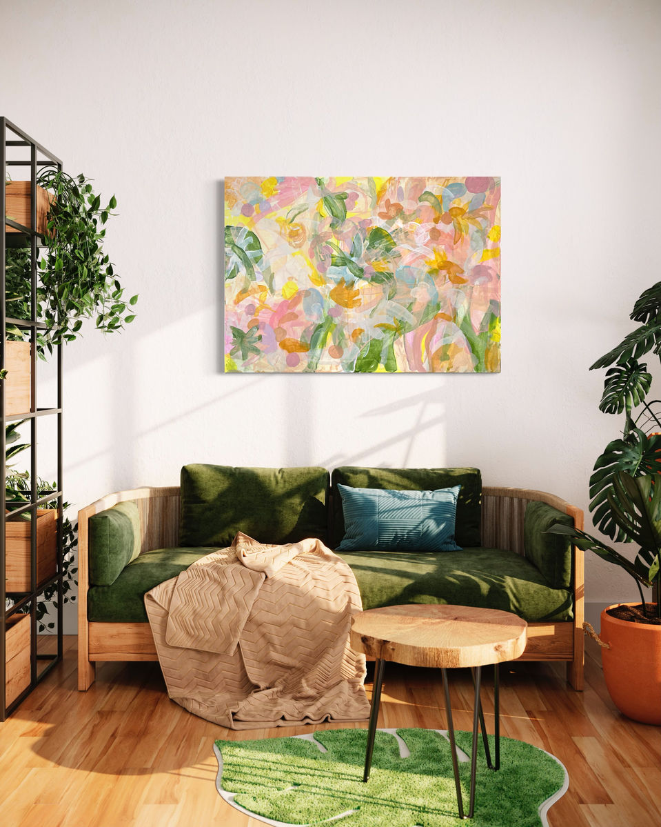Pintura abstracta que aporta alegría y frescura al salón de una casa