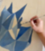 Ana pintando un cuadro personalizado