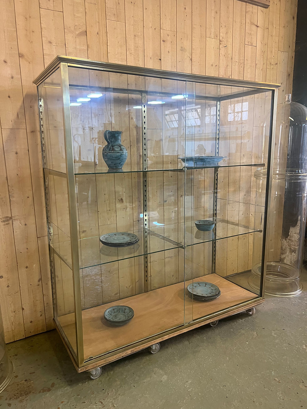 Miniature : Grande vitrine de commerce