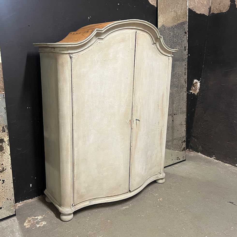 Miniature : Ancienne armoire patinée Gustavienne