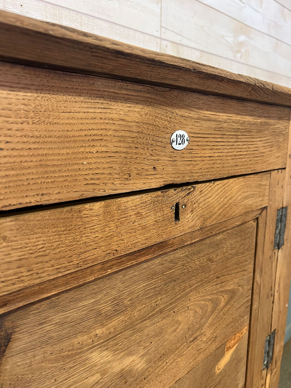 Miniature : Armoire  en chêne brut 