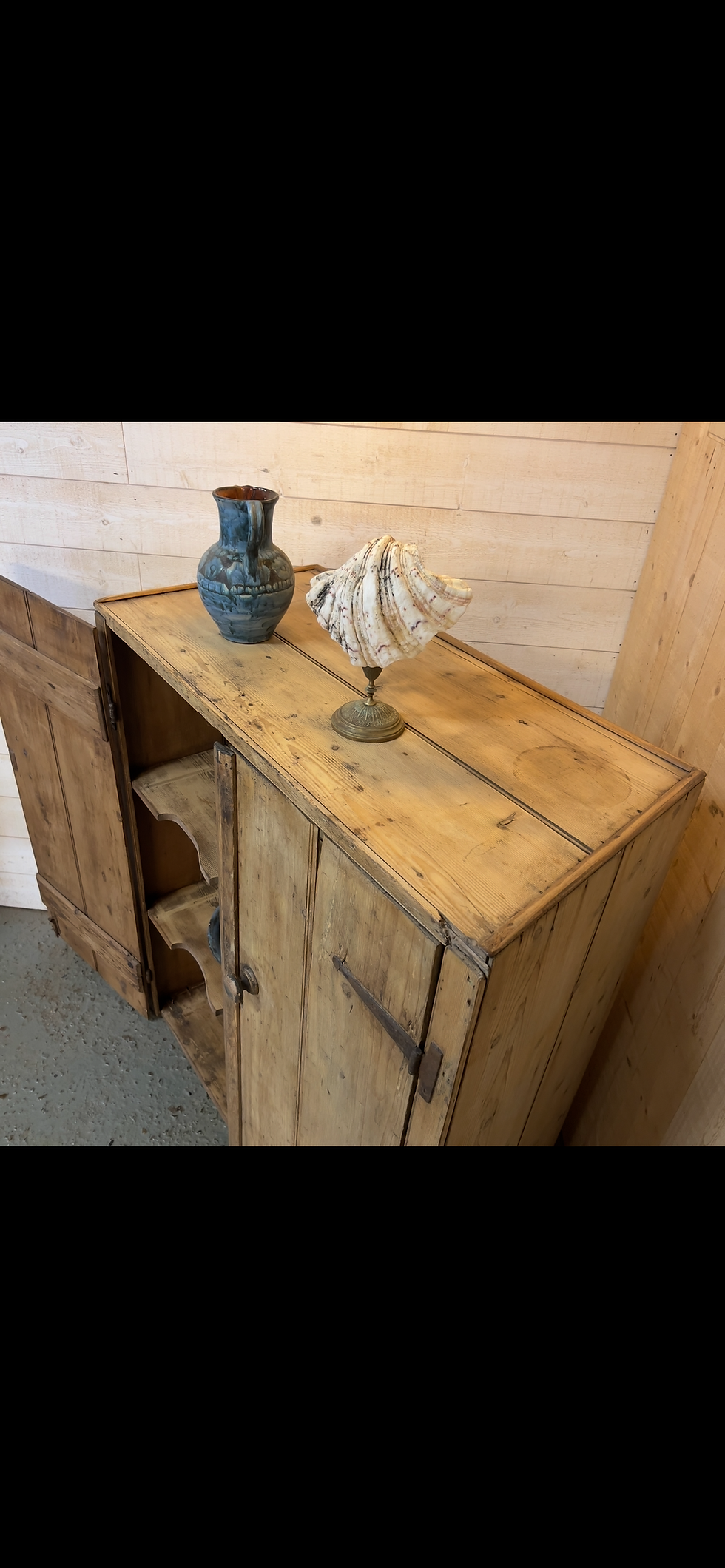 Miniature : Armoire ancienne d’atelier