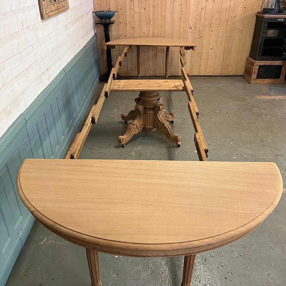 Miniature : Table en chêne Napoleon III extensible.