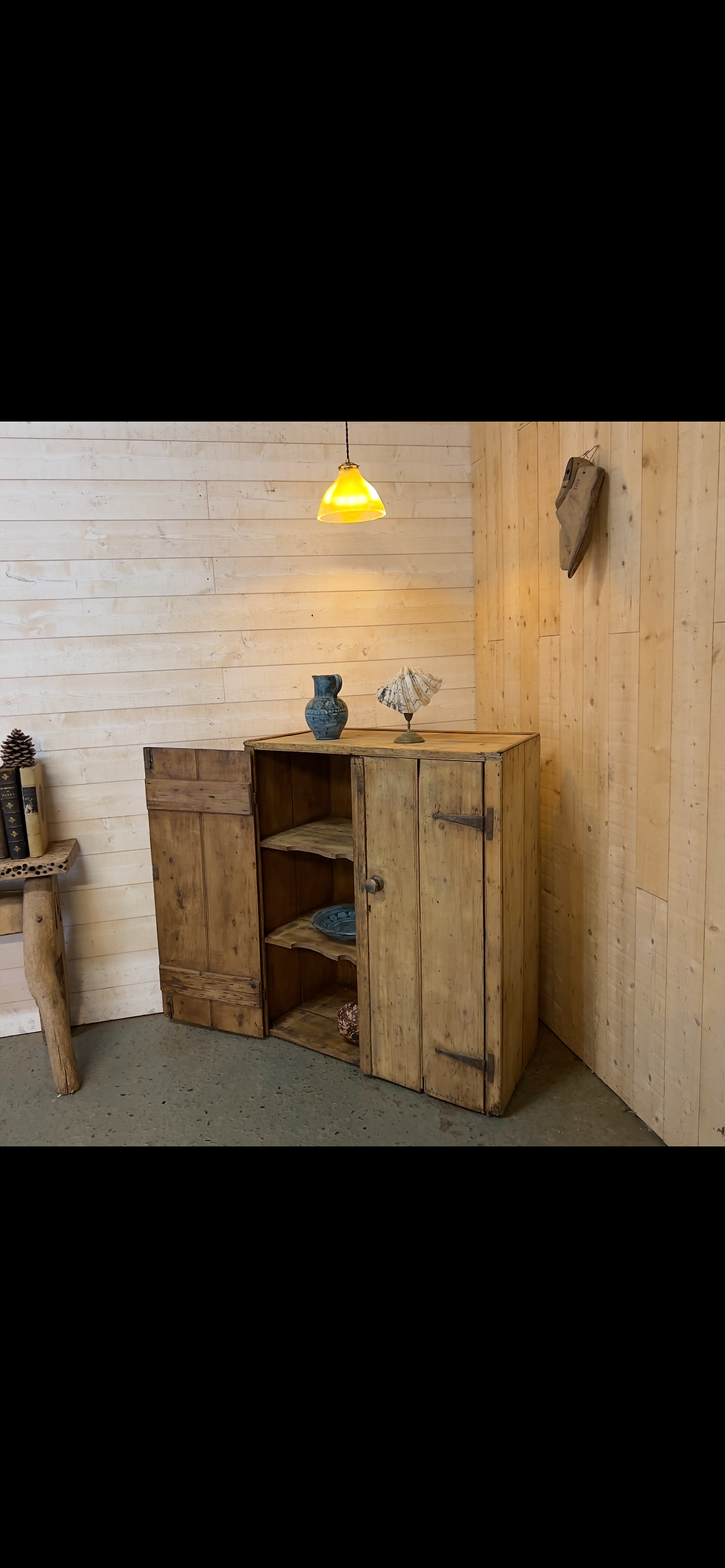 Miniature : Armoire ancienne d’atelier