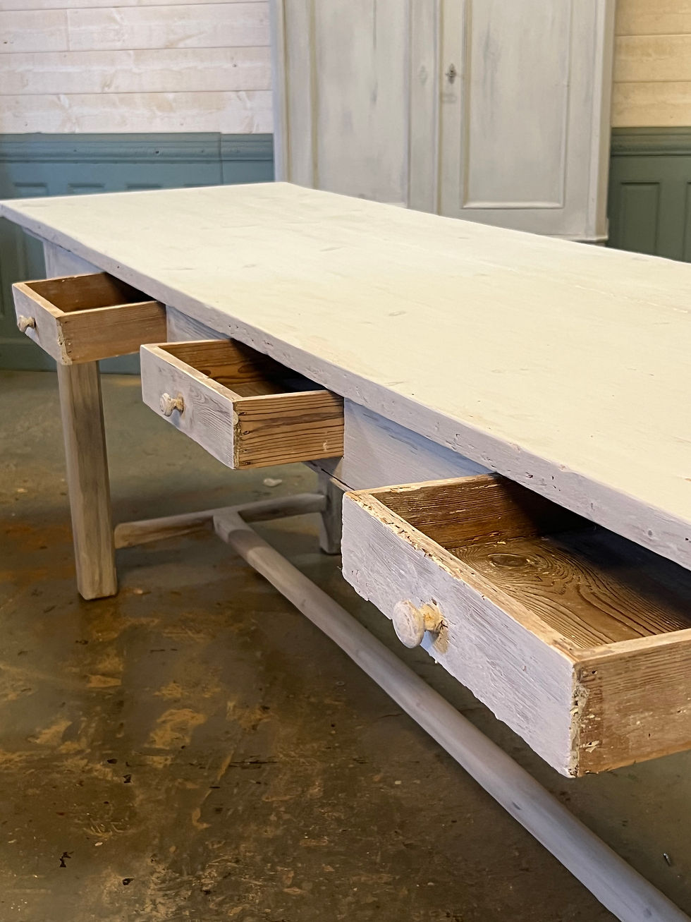 Miniature : Table de communauté patinée 