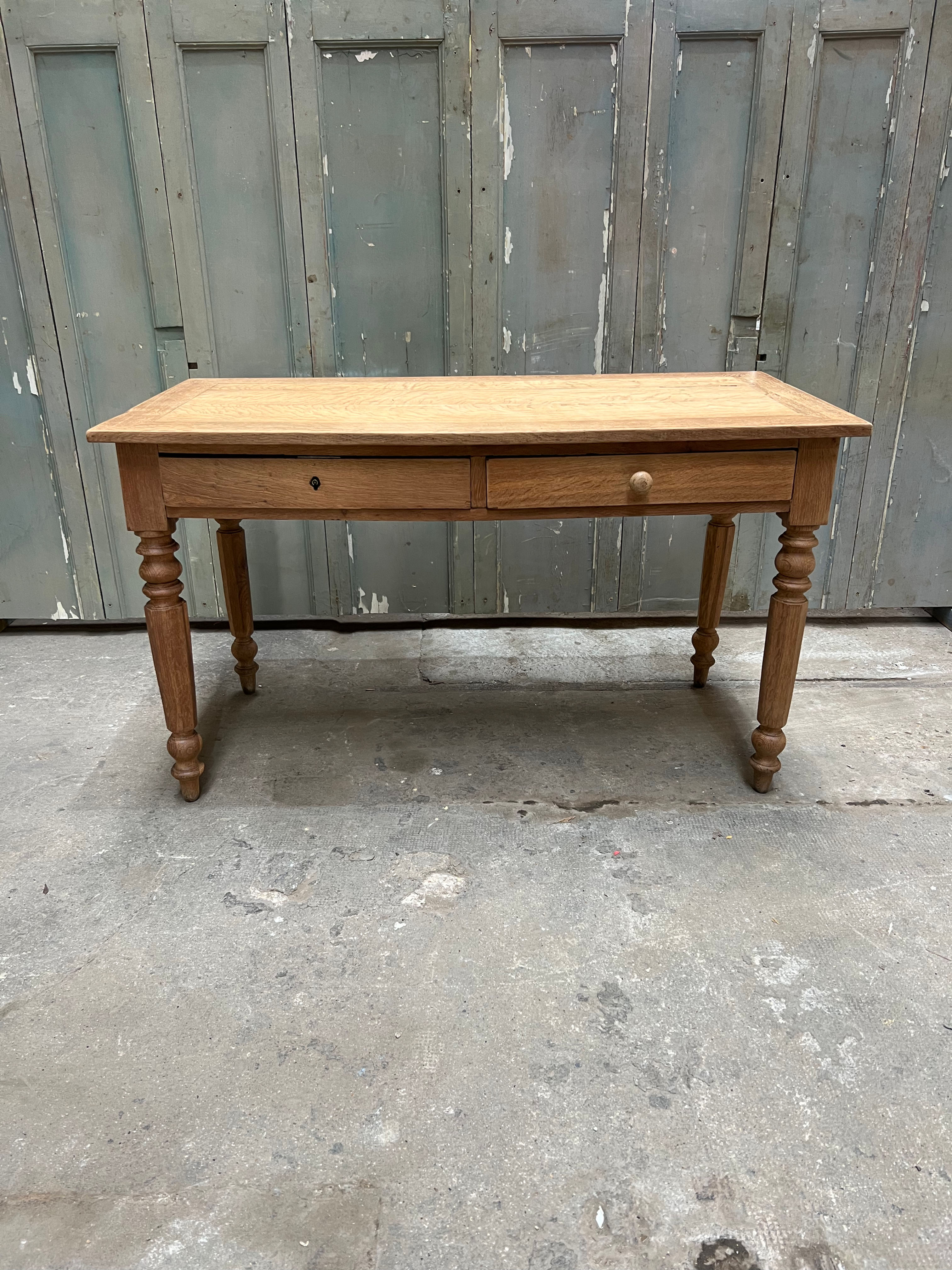 Bureau en chêne massif brut