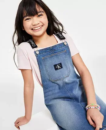 Girl wearing a Calvin Klein Jeans denim skirt all
