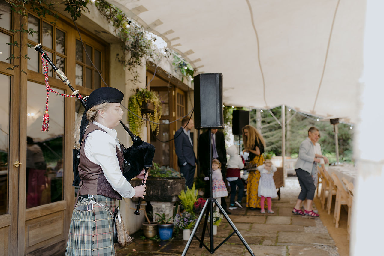 wedding bagpiper