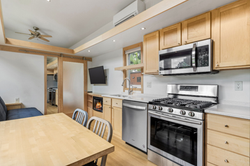 Traveler XLS Kitchen Layout