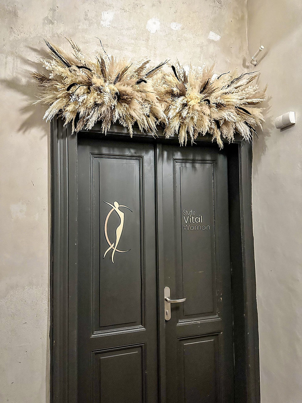 Rosalie_kvetiny_realizace_Vitalwoman_pampas_decor