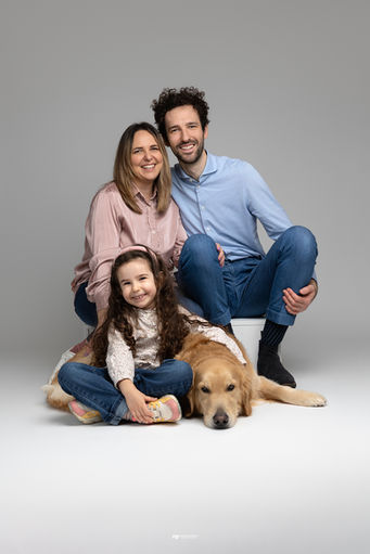 foto di famiglia con il cane Milano
