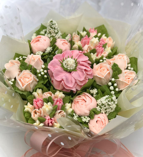 Beautiful Pink and White Cupcake Bouquet