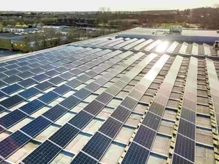 Por que projetos solares industriais começam pelo perfil de carga