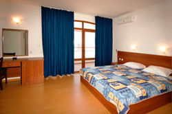 Selena Complex 14.jpg