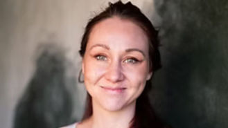 LAURA DZELZKALĒJA
