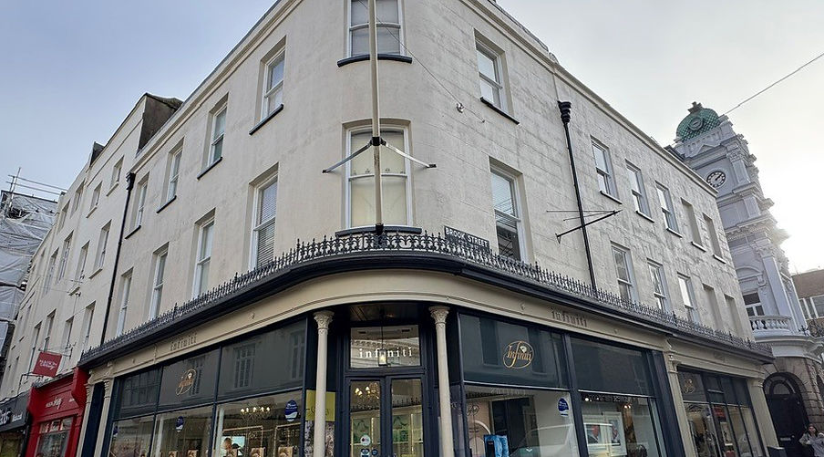 35 King Street - Infiniti