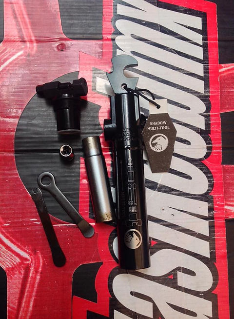 未使用　SHADOW MULTI-TOOL BMX携帯工具セット 13種 MULTI HERRAMIENTA SHADOW | KasikesBMX
