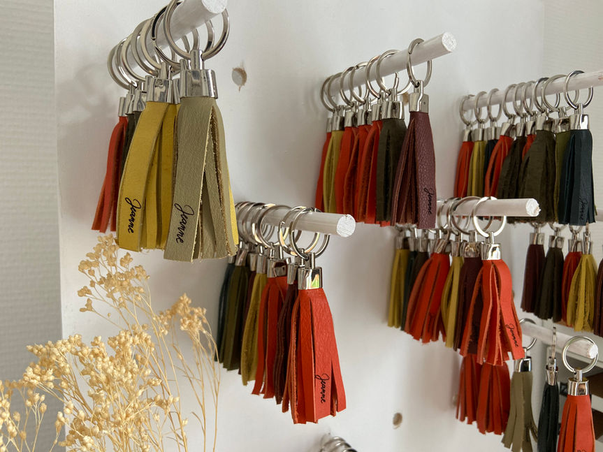 gepersonaliseerde doopsuiker. doopsuiker zakjes leder. Doopsuiker gent. Doopsuiker in leder.
bedankje op maat, gepersonaliseerd bedankje gent, relatiegeschenk gent, relatiegeschenk handgemaakt, gepersonaliseerd product gent