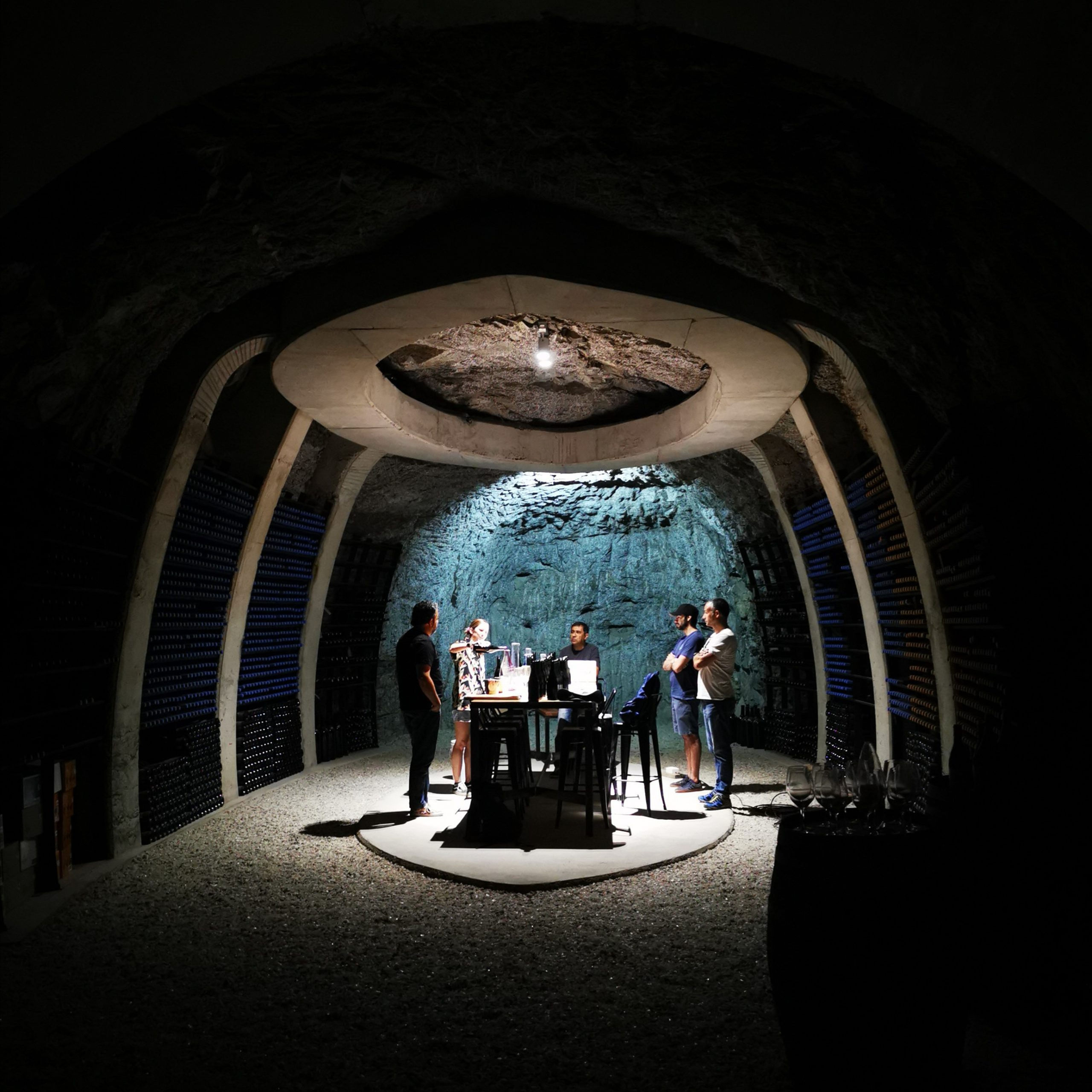 Elqui Adventures - Vinedos de Alcohuaz - interior de la bodega con el oculo