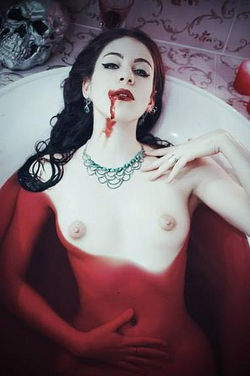 SUICIDE GIRL/CUTTER
