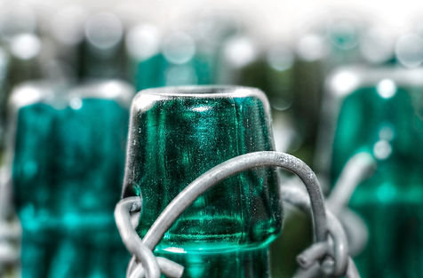 bottles-2679746_1920.jpg