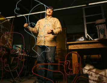 Duncan Forbes forming metal sculpture