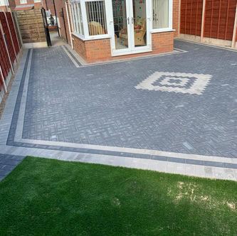 Modern block paved driveway with decorative centre detail