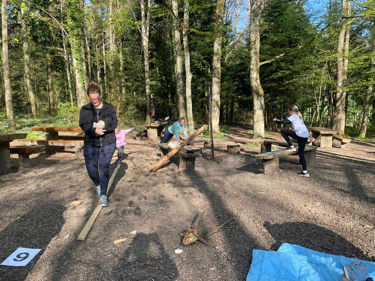 Human Moves draussen im Wald